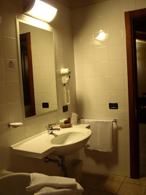 Hotel Fondo Catena Ferrara 3*,
